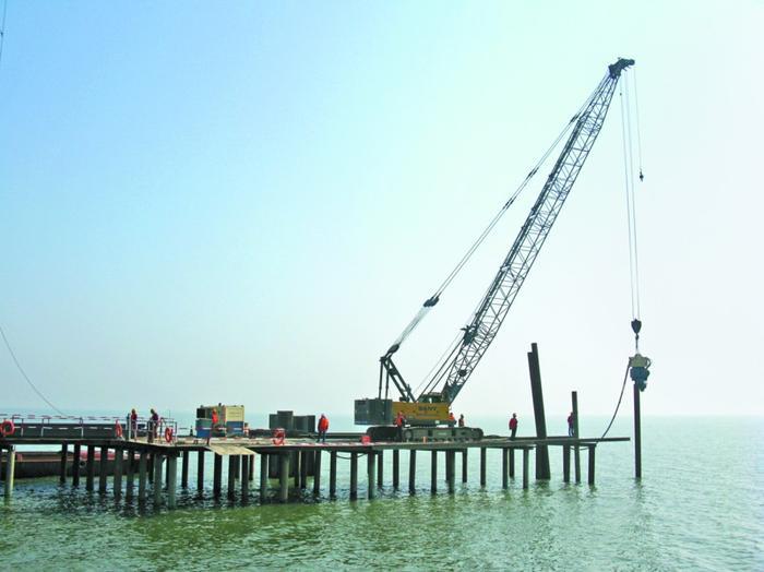 2018年3月13日，太湖隧道馬山臨時(shí)大堤打下“第一樁”。