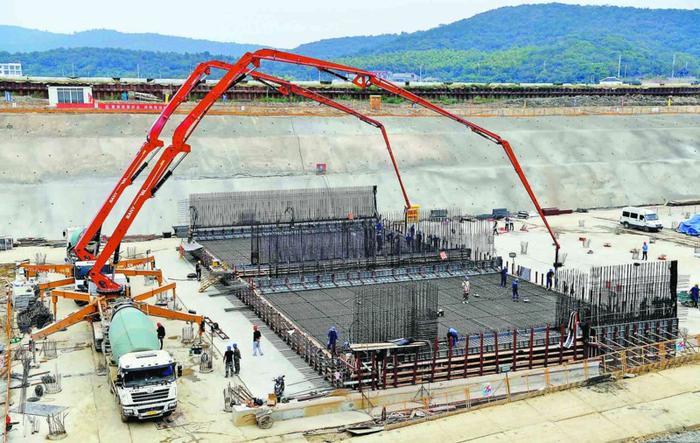 2018年10月9日，太湖隧道湖中主體結(jié)構(gòu)施工全面展開(kāi)。