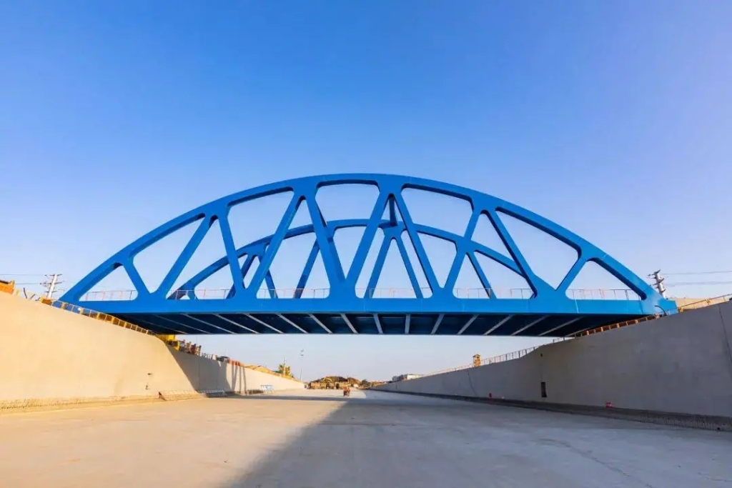 2019年8月24日，太湖隧道吳楊路鋼桁拱橋順利完成拼裝。該橋建成后，將極大方便周邊居民的出行。