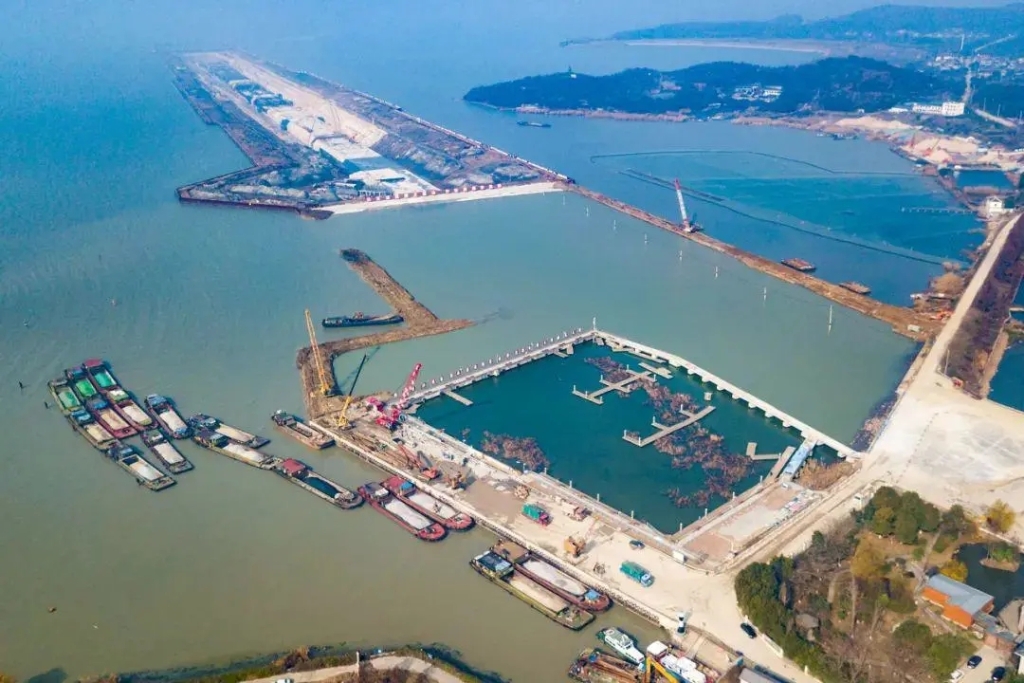 2019年12月27日，太湖隧道第一倉(cāng)完成回水，順利實(shí)現(xiàn)首次陸島通道轉(zhuǎn)換，標(biāo)志著該工程施工進(jìn)入全新階段。