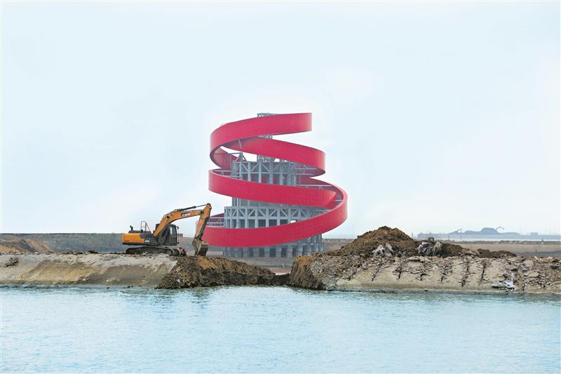 2020年11月16日上午10時(shí)，650米修建好的隧道被順利“埋”入湖底。至此，蘇錫常南部高速公路太湖隧道馬山段全部實(shí)現(xiàn)陸島通道轉(zhuǎn)換，碧玉螺造型的風(fēng)亭“浮”出水面，因施工被封閉兩年之久的十里明珠堤于15日恢復(fù)通行，隧道進(jìn)入全新的施工階段。