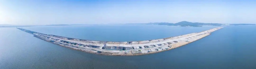 2021年3月27日，太湖隧道實(shí)現(xiàn)全線底板貫通。