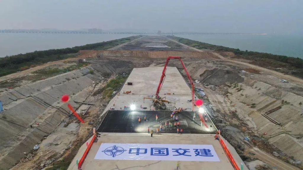 2021年10月9日，太湖隧道所有主體結(jié)構(gòu)施工全部完成，隧道實(shí)現(xiàn)全封閉。