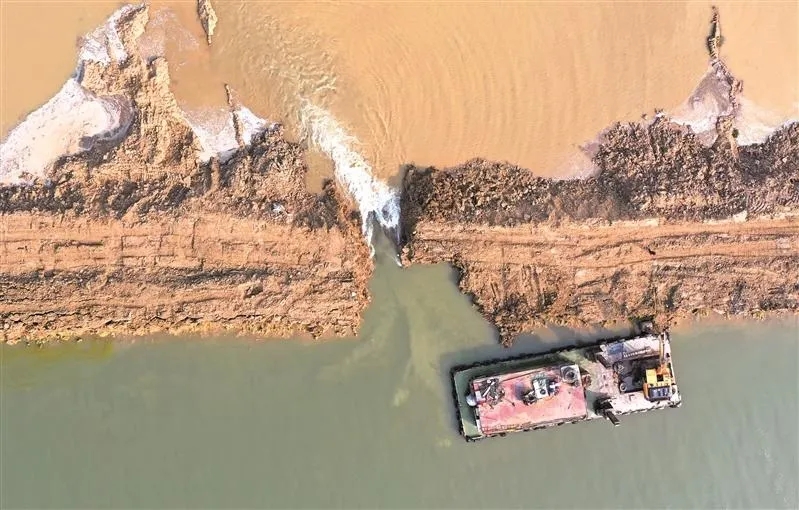 2021年12月7日，太湖隧道南泉段最后一倉(cāng)完成回水。