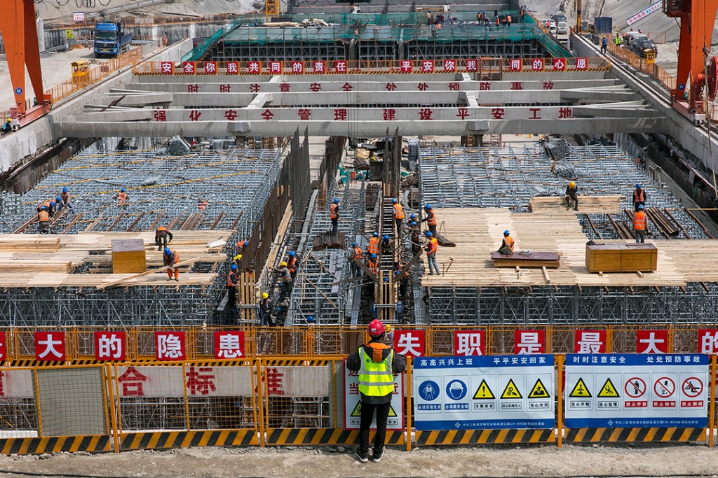 2019年4月15日，項(xiàng)目工程部負(fù)責(zé)人對(duì)鉆孔灌注樁鋼筋籠檢查驗(yàn)收。