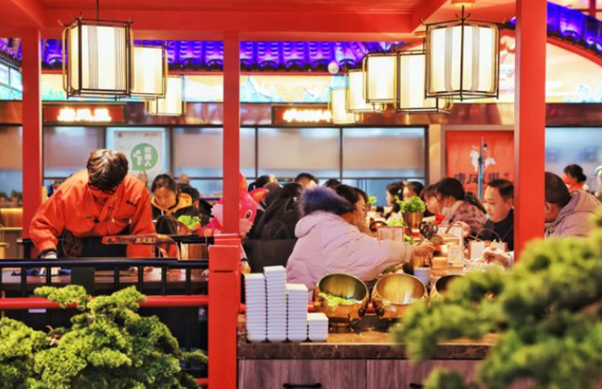 假期消費(fèi)市場(chǎng)強(qiáng)勢(shì)回暖 零售、餐飲市場(chǎng)快速增長(zhǎng)