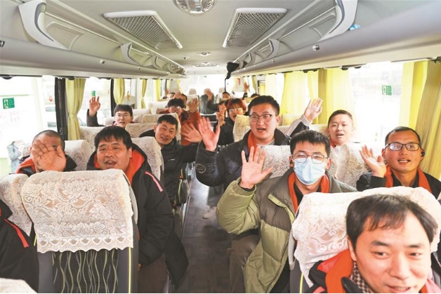 “歡迎回?zé)o錫，祝你們工作順利” 35名員工“點(diǎn)對(duì)點(diǎn)”乘坐專車集中返崗